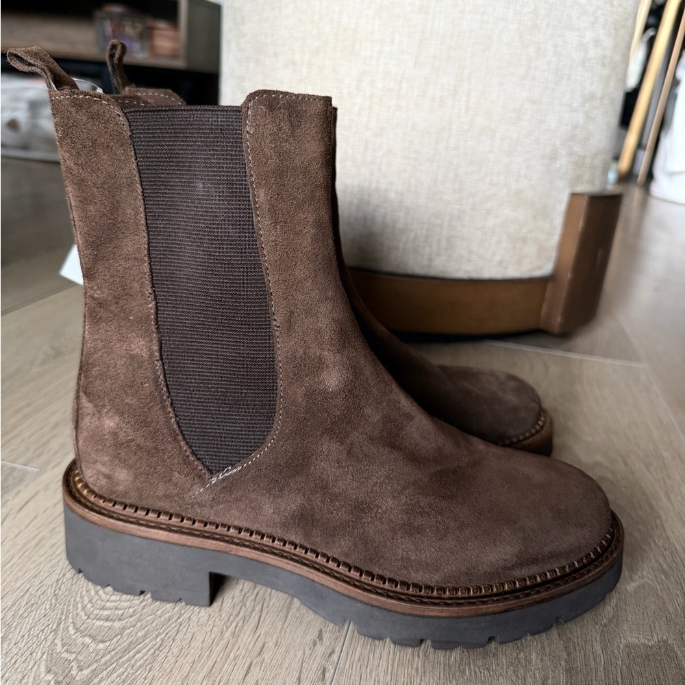 BNWT Women's Genuine Leather Italian Suede Chelsea Boots - Size 6.5